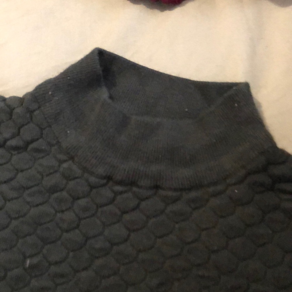 sweater - Picture 2 of 3